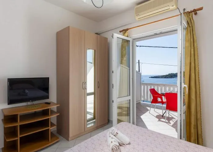 House Ra Ica - One Bedroom With Terrace And Sea View 2 Apartment Molunat